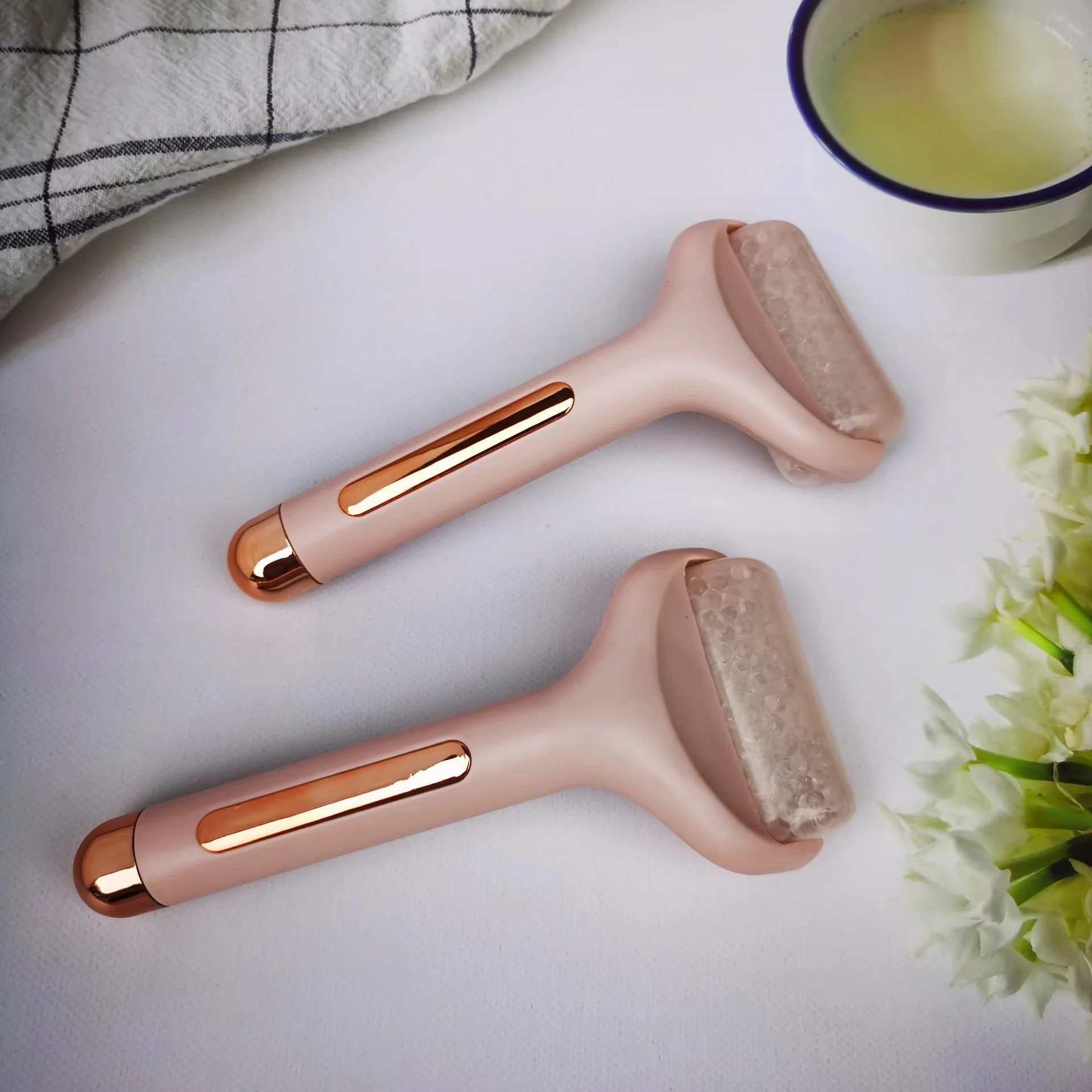 Ice Roller for Puffiness & Lymphatic Drainage - Image 4